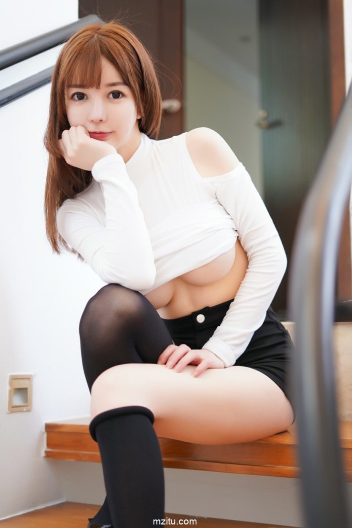人特甜胸巨大，可爱萌妹UU酱魔鬼身材遮不住