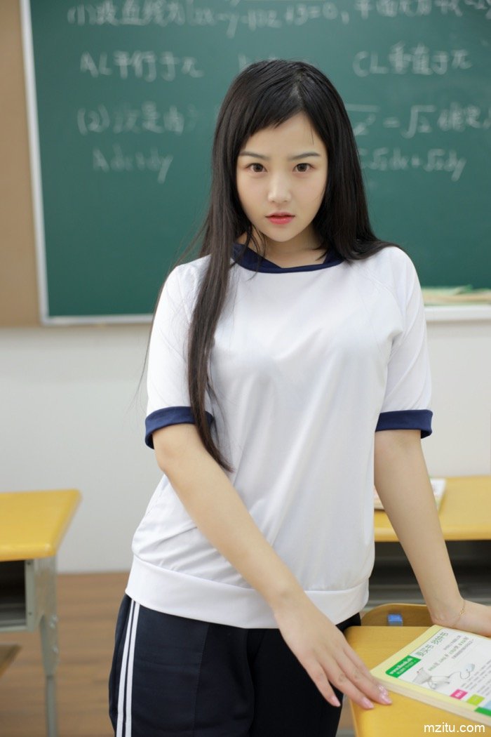 清纯校花课堂脱衣！模特徐微微童颜巨乳本色出演