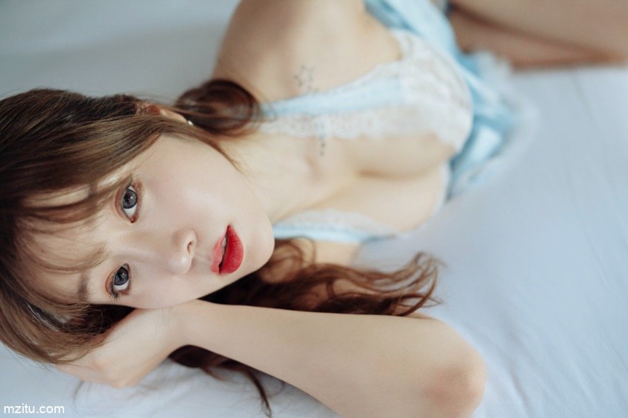 骚浪欲女王语纯大尺度高清私照 放肆半裸露豪乳