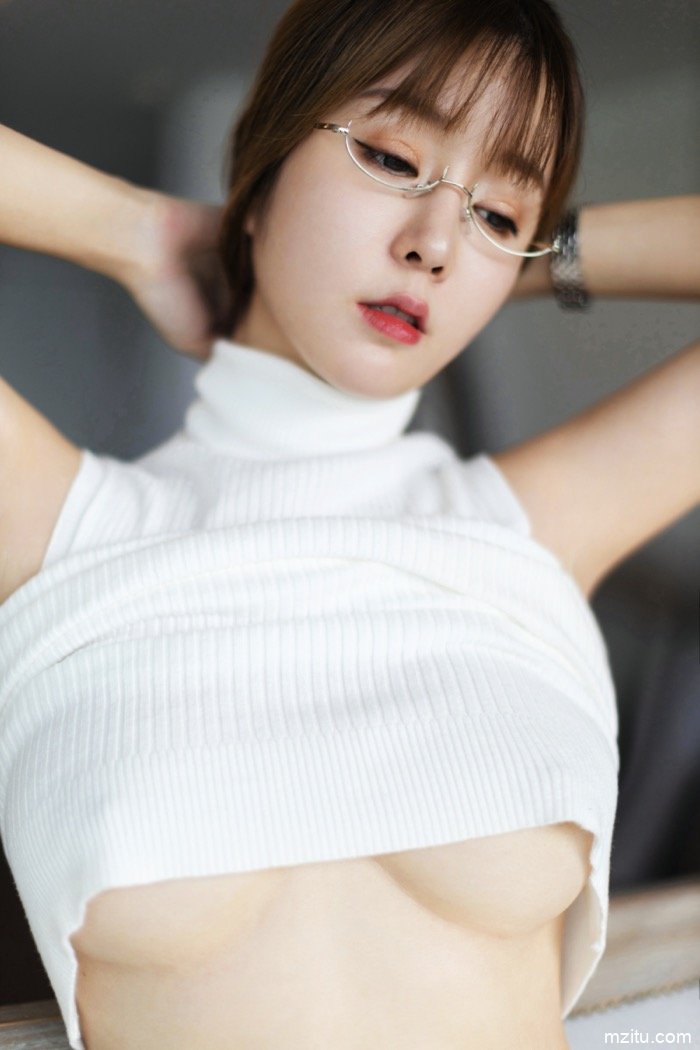 极品眼镜娘王雨纯前凸后翘曲线优美 三点半露清晰可见
