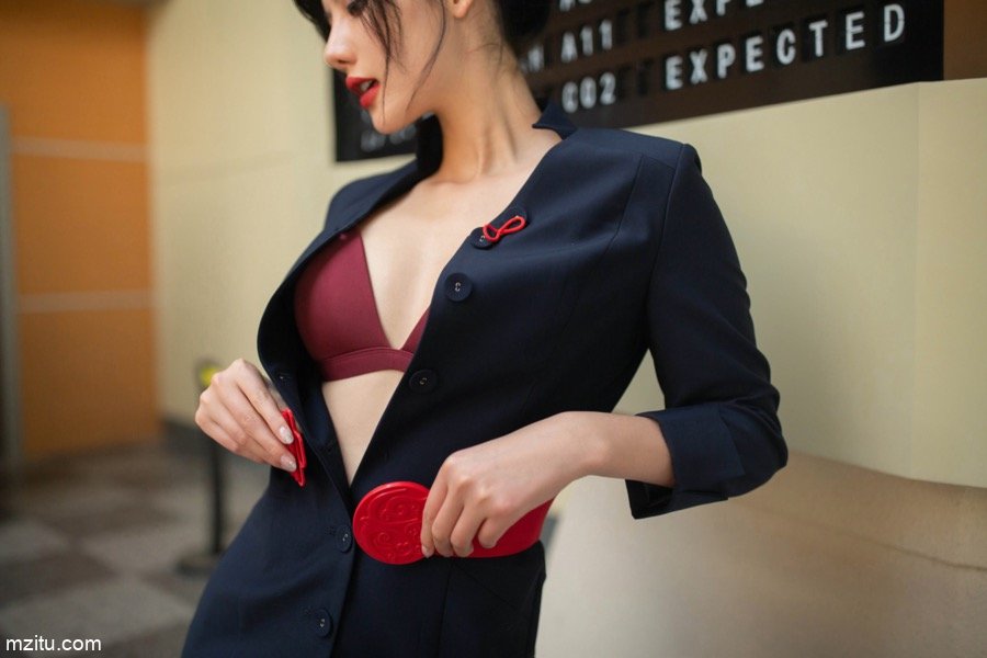 性感模特阿朱COS地勤小妹 美到极致骚到极致