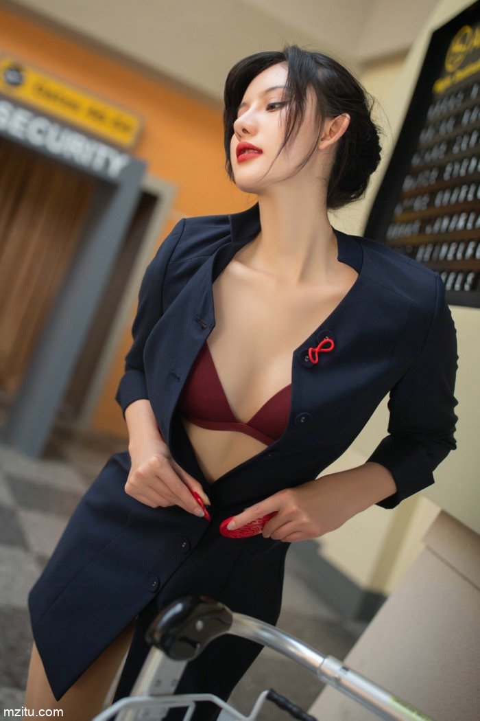 性感模特阿朱COS地勤小妹 美到极致骚到极致