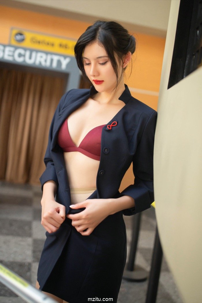 性感模特阿朱COS地勤小妹 美到极致骚到极致