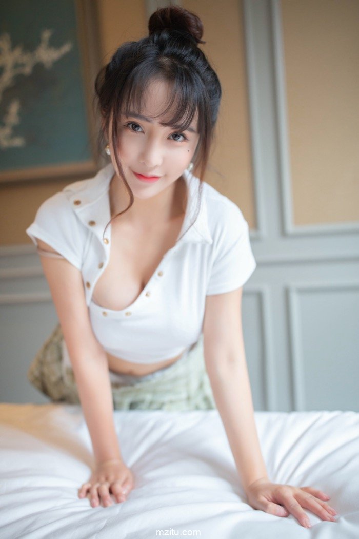 雪白学生妹陶喜乐清甜可人 脱去内衣呈现曼妙身姿