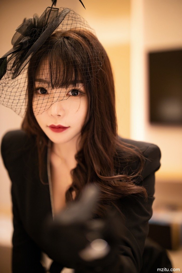 销魂美女芝芝Booty隐私写真 豪放张腿无遮无挡