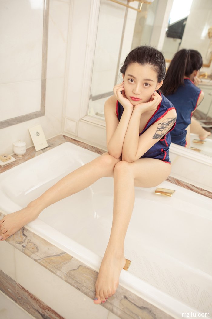 清秀阳光不粘人 微微的性感温和而恬静