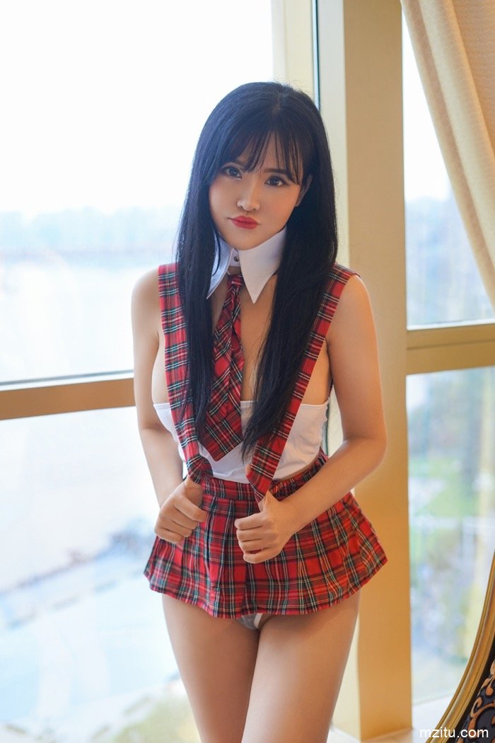 丰满尤物刘钰儿性感百变 翘臀美乳一览无余
