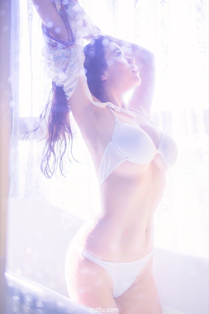 性感美妞雅末子欲露还羞 美妙胴体玲珑有致