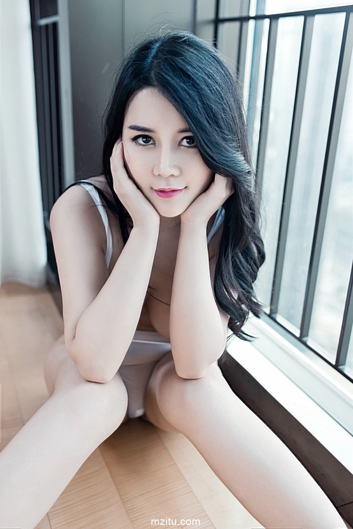 丰乳肥臀性感尤物Sukki身材火辣风情万种