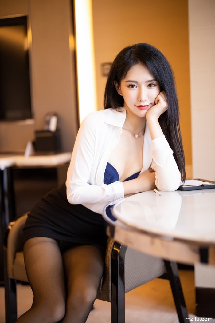 公司新来的秘书，身材真不错