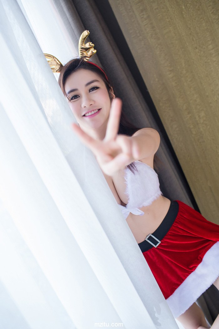 柔情似水魅力无限 性感美女李七喜脸蛋清秀身材绝佳