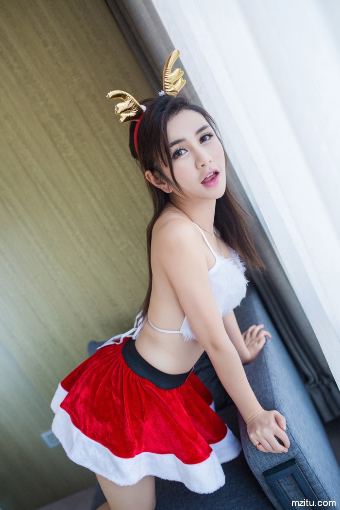 柔情似水魅力无限 性感美女李七喜脸蛋清秀身材绝佳