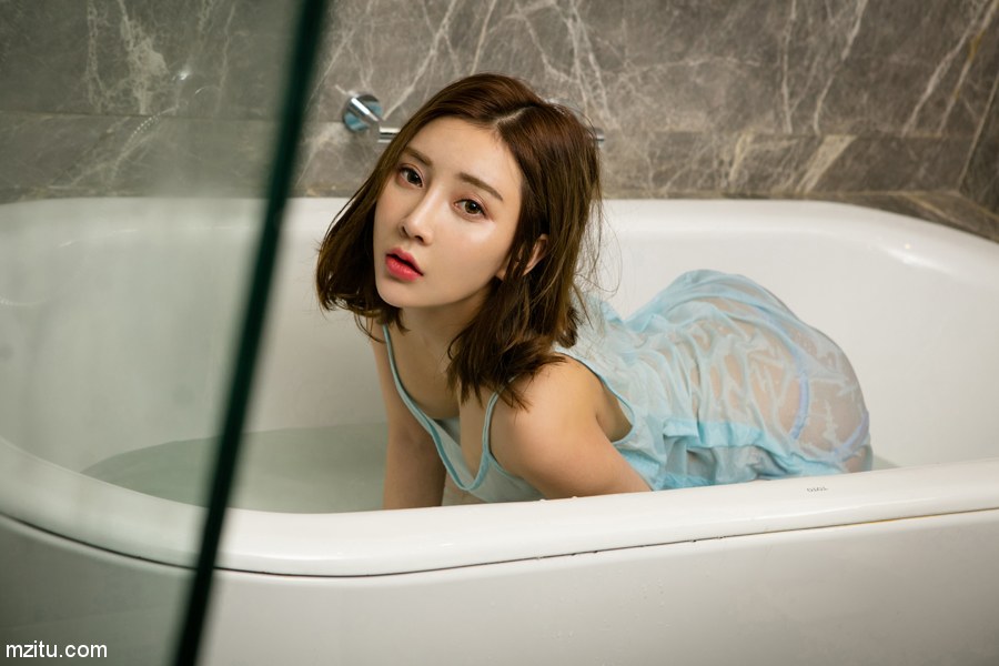 忍不住想摸的完美圆臀 性感美女欣蕾气质优雅而又狂野奔放