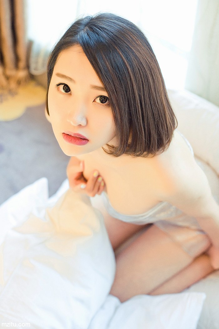 丰乳肥臀小细腰 短发轻熟女雨夕床上束缚捆绑别样诱惑