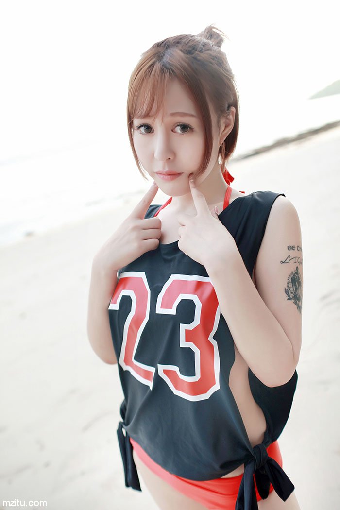 清纯萝莉Evelyn艾莉性感内衣写真 诱人的渔网袜尽显魔鬼身材