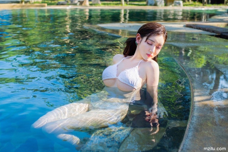与女神沈梦瑶泰国约会，泳池湿身大肆撩拨