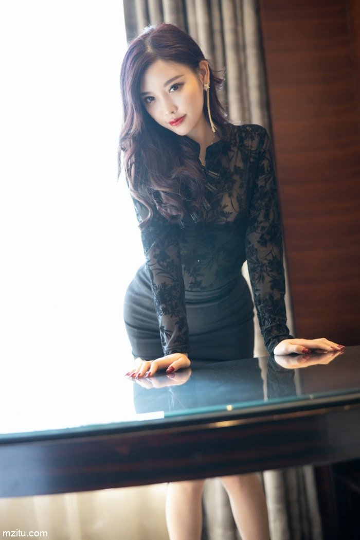 性感美女杨晨晨床上勾引，美腿酥胸让人身神俱醉