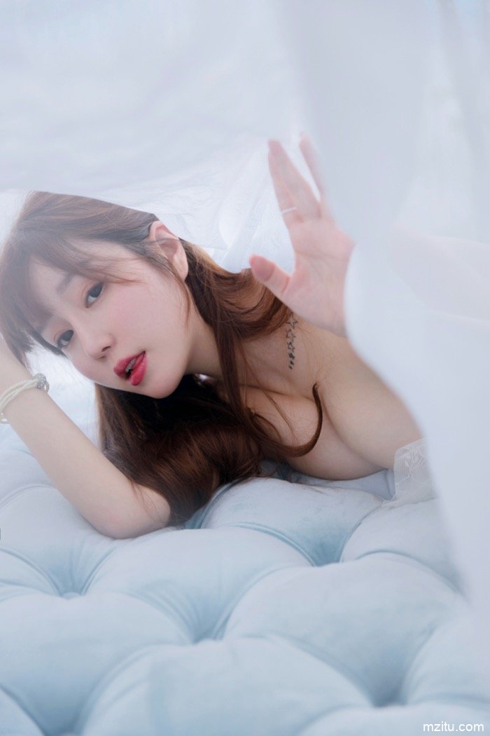 朦胧的诱惑最致命，人体模特王雨纯性感蕾丝私房写真