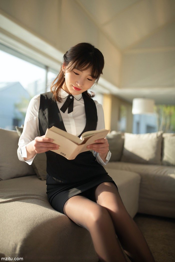 制服女神陆萱萱蓝色内衣性感喷血