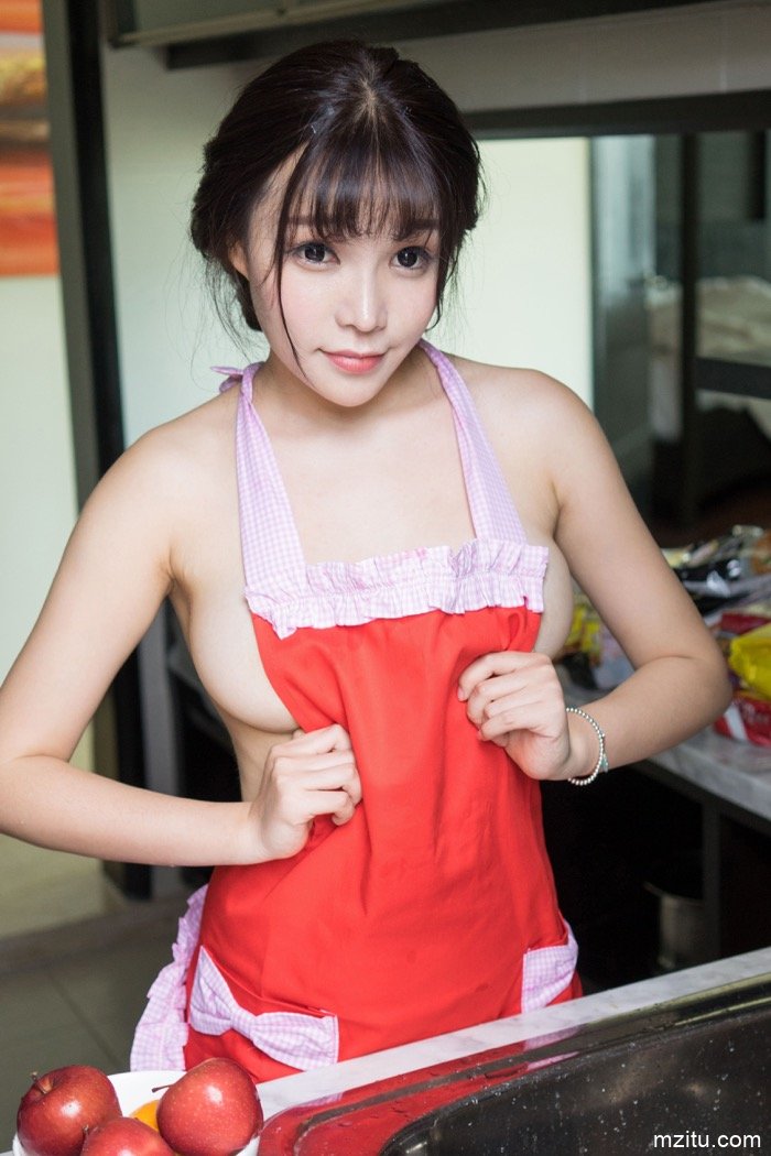 性感厨娘芝芝Booty真空写真 翘臀美胸身材火辣