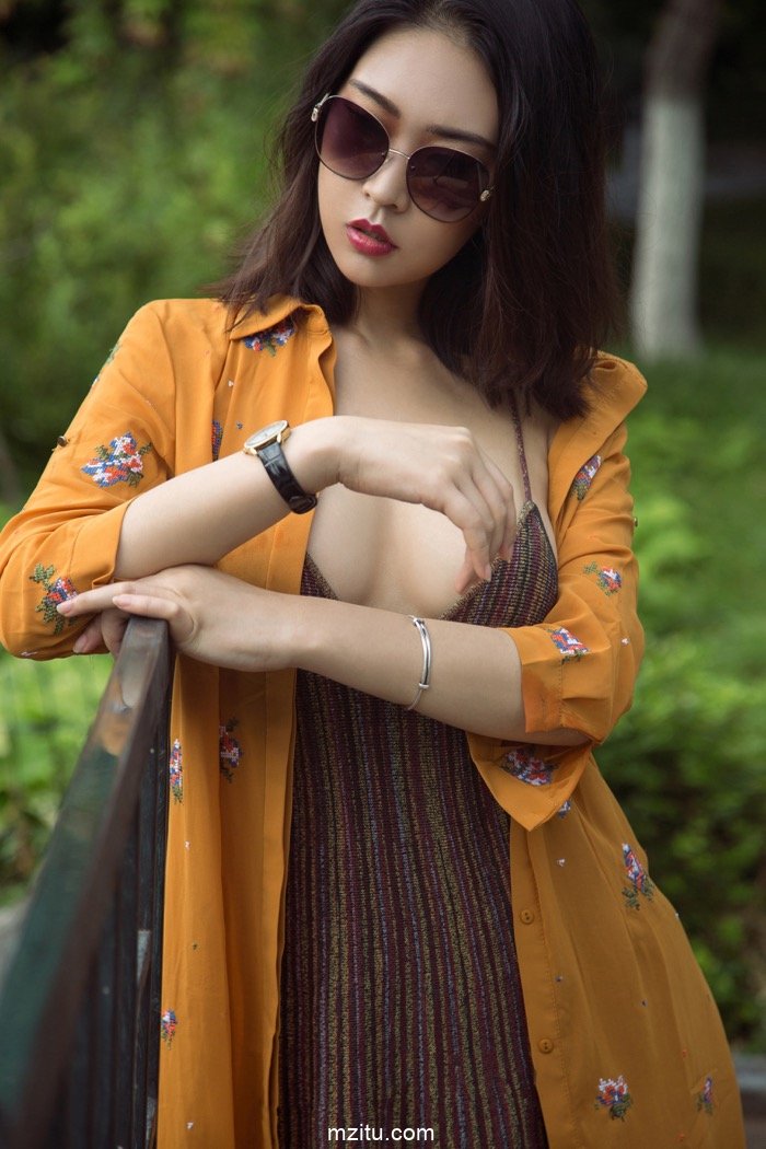 她的性感深入骨髓，东方的韵味令神魂颠倒