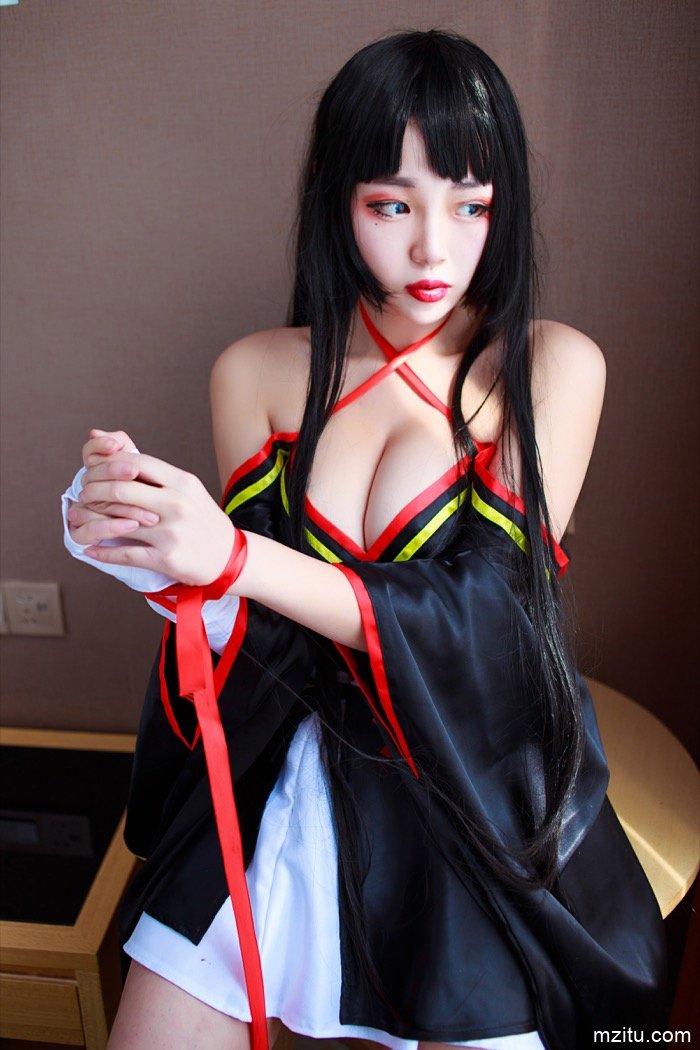 当SM女王玩起COSPLAY 羞耻捆绑妙不可言