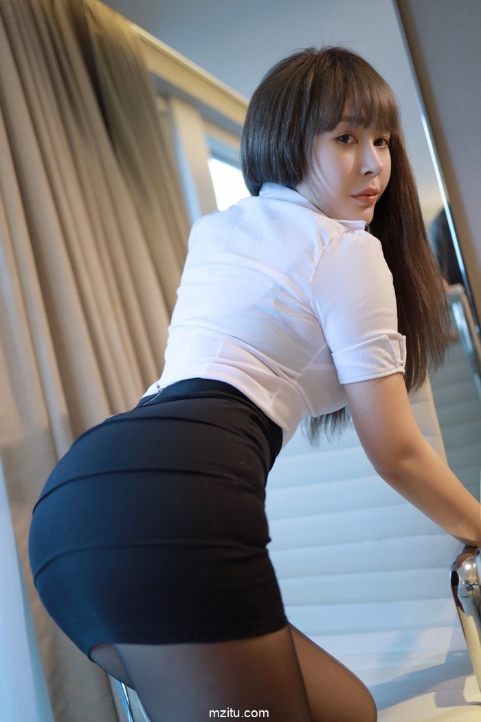艾莉Evelyn扮演极品黑丝女秘书，办公室撅臀诱惑老总