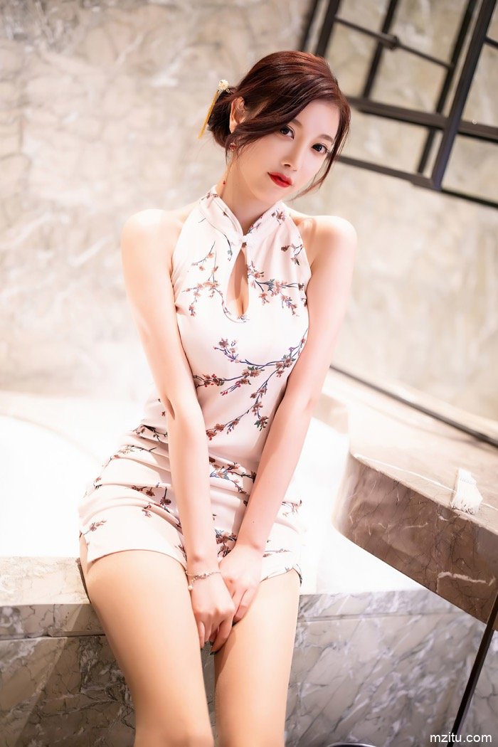 杨晨晨旗袍丝袜诱惑 尤物级完美身材性感喷火