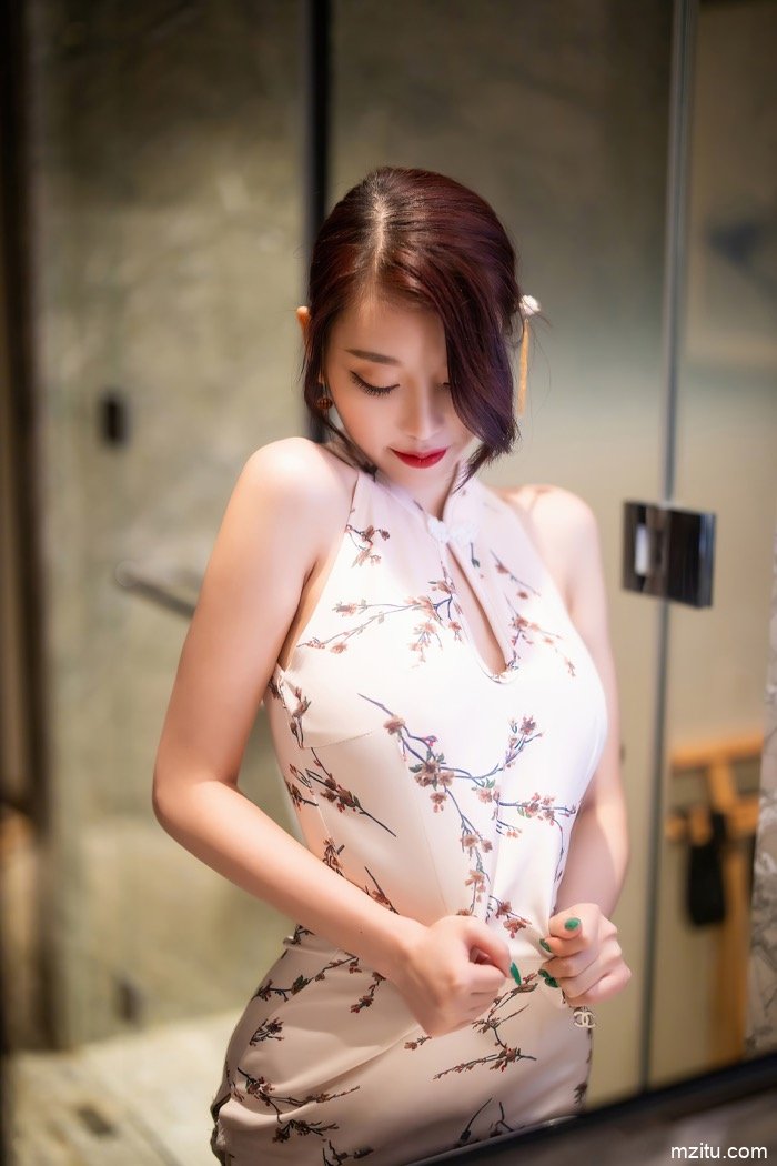 杨晨晨旗袍丝袜诱惑 尤物级完美身材性感喷火