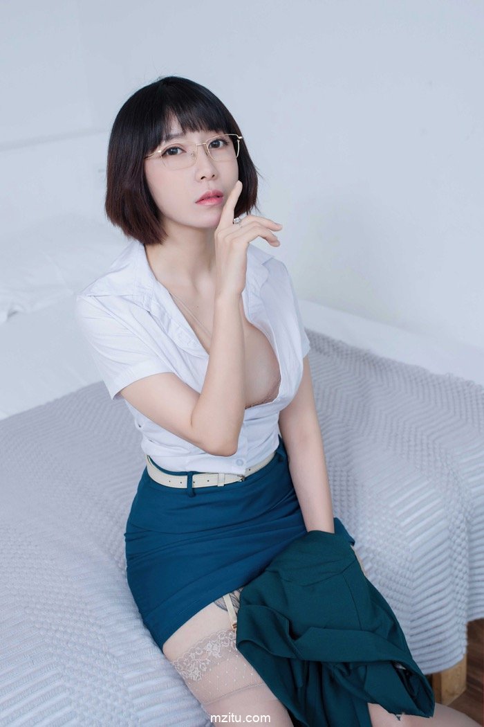 爆乳嫩模安妮斯朵拉_Ann情趣装大尺度人体私拍
