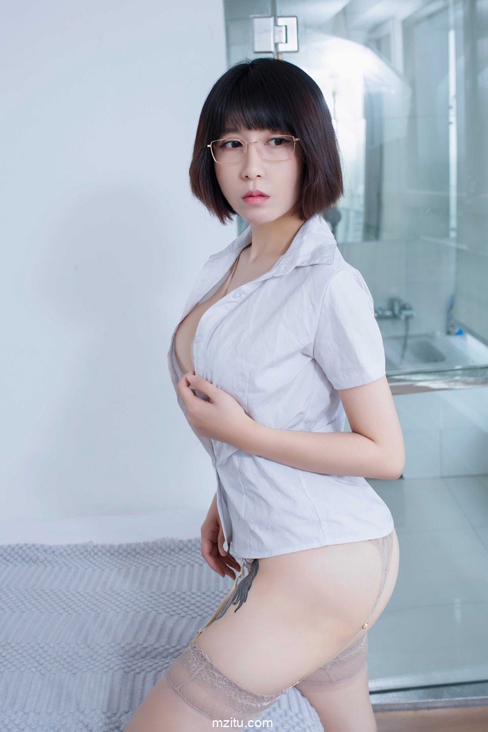 爆乳嫩模安妮斯朵拉_Ann情趣装大尺度人体私拍