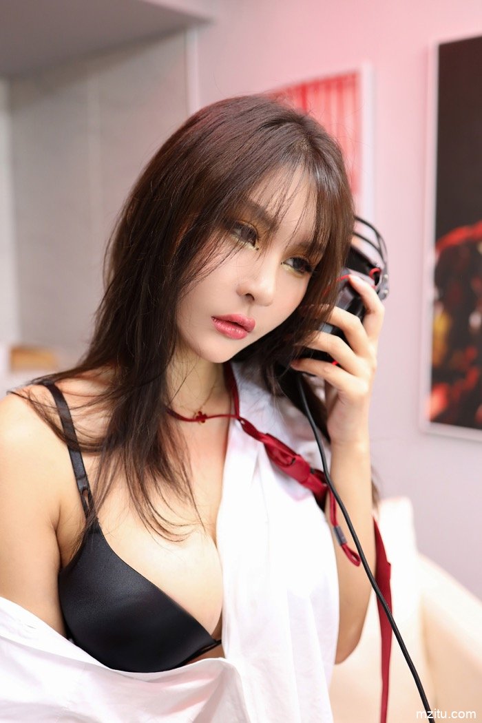 校园时代的清纯娇媚 模特顾奈奈变身不良校花网瘾少女