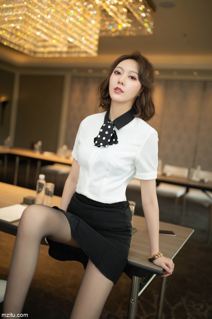 气质女神艺轩性感写真，身段曼妙多姿令人难以忘怀