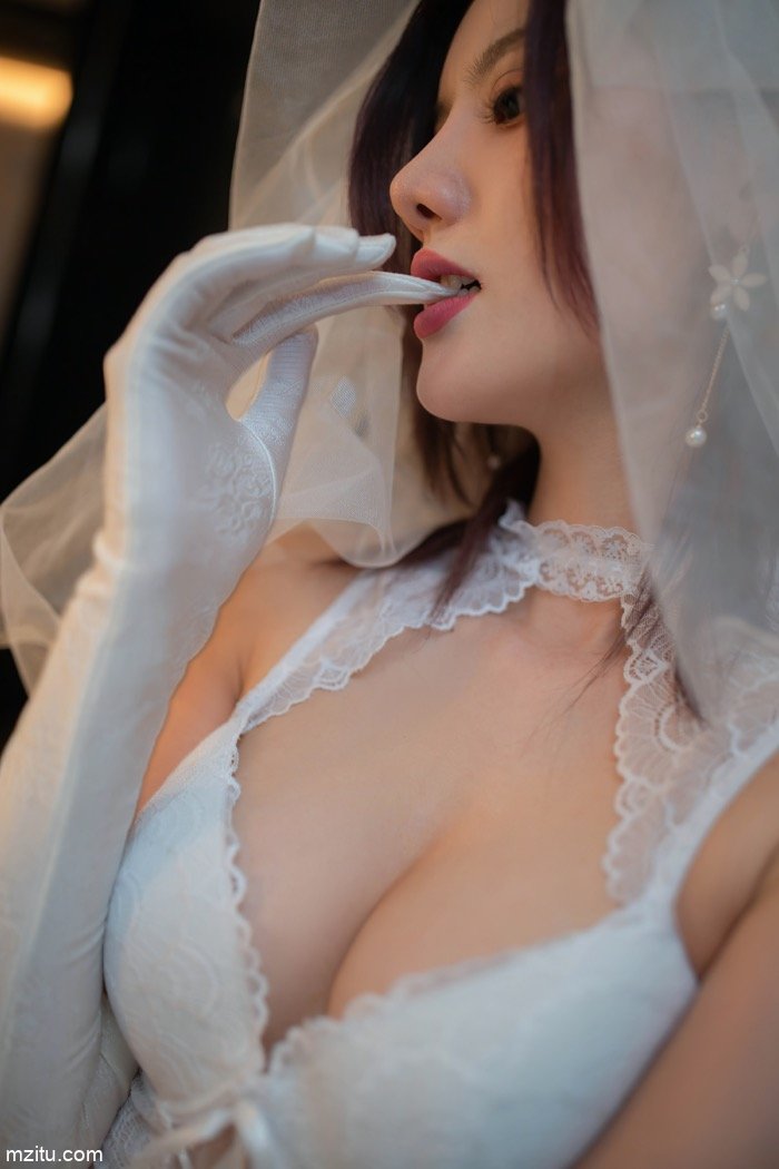 火辣新娘阿朱，穿好婚纱等你来洞房