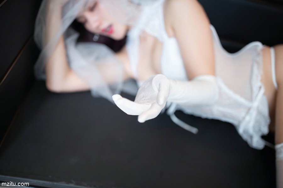 火辣新娘阿朱，穿好婚纱等你来洞房