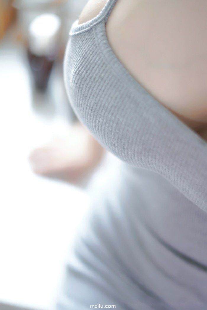爆乳萌妹周大萌胸猛来袭 第一视角献上厨娘诱惑