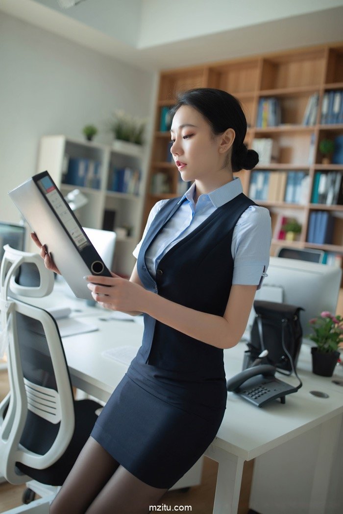 尤物安然Maleah性感大片 OL制服之秘书的诱惑