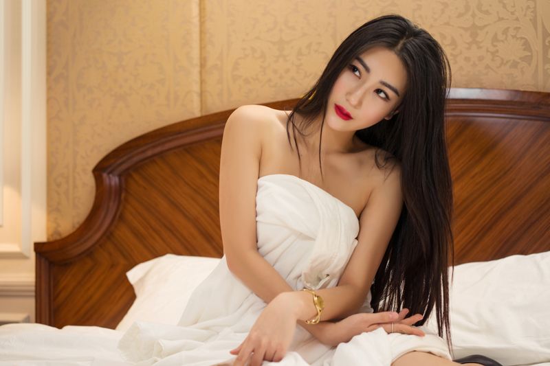 极品少妇瑷妮上演裸身女秘书透视湿身