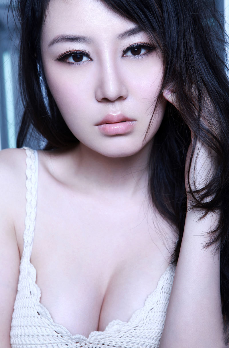 国模gogo大胆高清美艳女人倪婷婷双峰诱惑十足