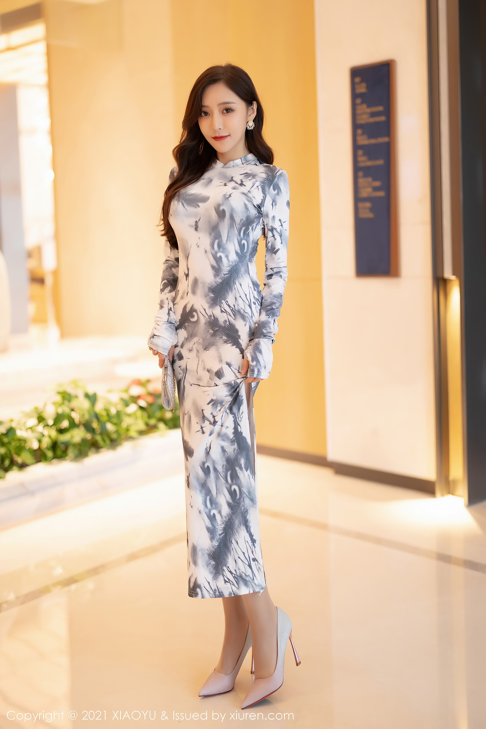 王馨瑶yanni优雅多姿的长裙与极致朦胧丝袜，丰腴娇媚多姿的身段淋漓绽放