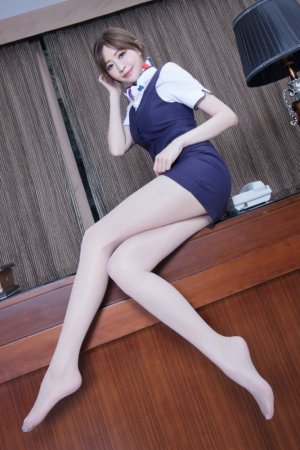 下半身全是腿 国产台湾美女白花花的大腿真是极品